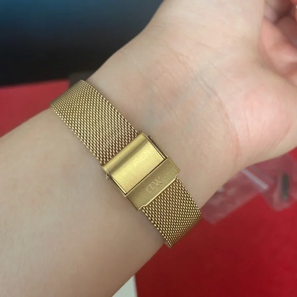 Authentic DW Gold Watch⏱⌚️⭐️ - Picture 13 of 16